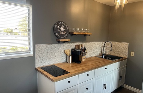 Hesperia Casa | Quiet and Cozy 1br upstairs Guest House