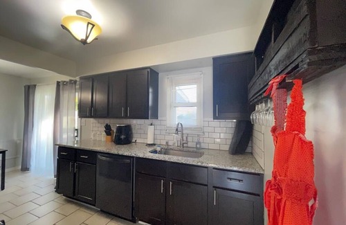 Old Brooklyn Casa | Quiet and Cozy home near HOSPITALS!