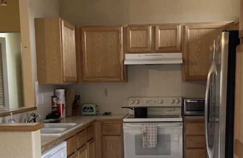 Cheyenne Meadows Condominio | Quiet and cozy Condo walking distance to world arena.