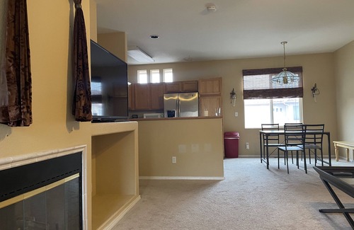 Cheyenne Meadows Condominio | Quiet and cozy Condo walking distance to world arena.