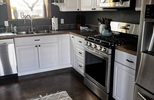 Taos Otro | Quiet and cozy country home with mountain views in every direction. Sleeps 6