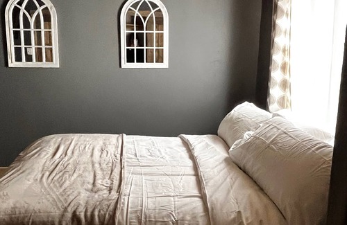 Taos Otro | Quiet and cozy country home with mountain views in every direction. Sleeps 6