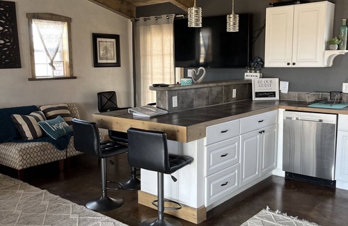 Taos Otro | Quiet and cozy country home with mountain views in every direction. Sleeps 6