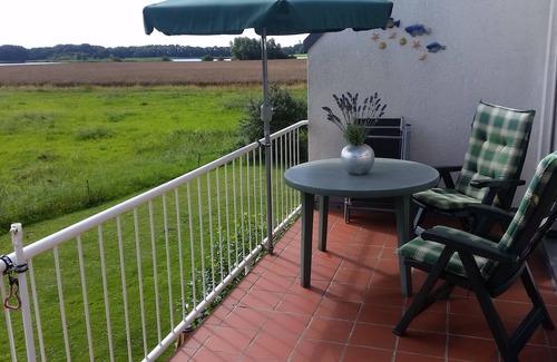Zudar Apartamento | ubicación tranquila y de ensueño: su casa de vacaciones con vista al agua
