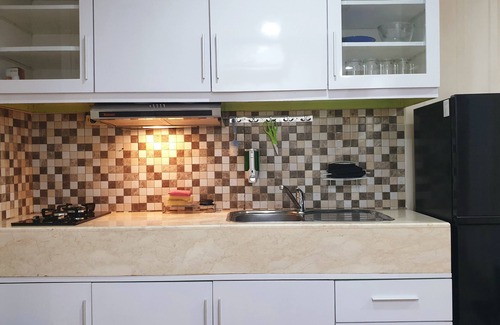 Cikarang Apartamento | Quiet and Peaceful stay facing directly to the lake with sunset view