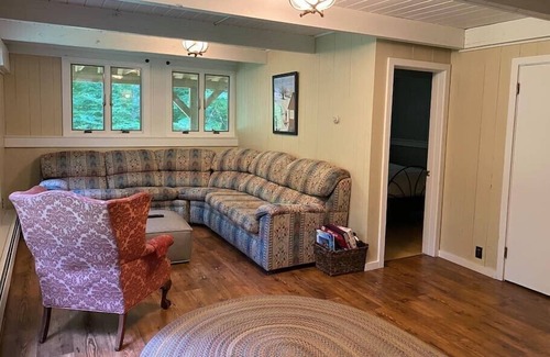 Jackson Chalet De Esquí | Quiet and Secluded Dog and Family Friendly Chalet