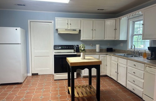 Colquitt County Casa | Quiet and spacious home nestled in a pecan orchard and surrounded by farm land