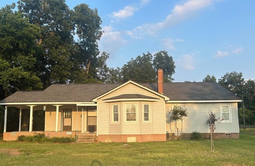 Colquitt County Casa | Quiet and spacious home nestled in a pecan orchard and surrounded by farm land