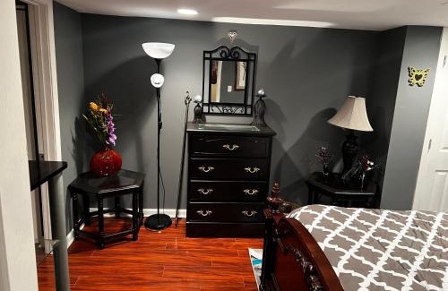 Bolingbrook Casa | Quiet and spacious Room1