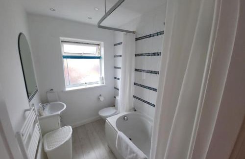 Netley Casa | Quiet and specious 3 bed House