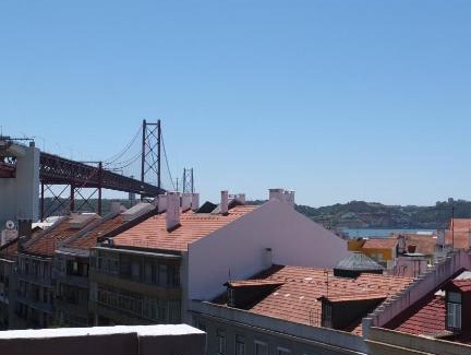 Santo Amaro Apartamento | Quiet and Sunny central Lisbon apartment