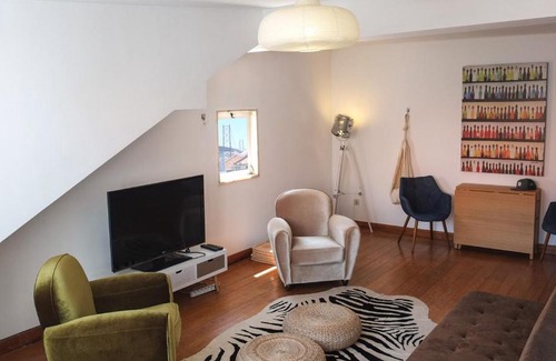 Santo Amaro Apartamento | Quiet and Sunny central Lisbon apartment