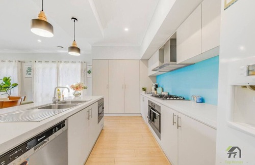 Hornsby Casa | Quiet and warm 4 Bedrooms in Hornsby