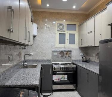 Sheikh Zayed City Apartamento | Quiet Apartment in Sheikh Zayed Near Top Malls