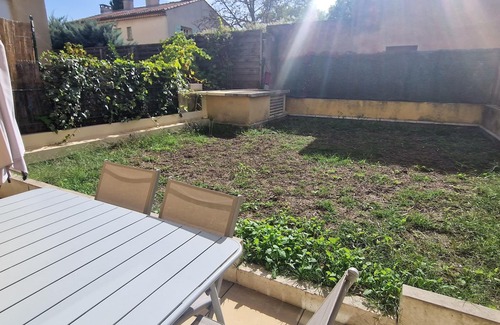 Venelles Apartamento | Quiet apartment, sleeps 4, garden-wi-fi parking