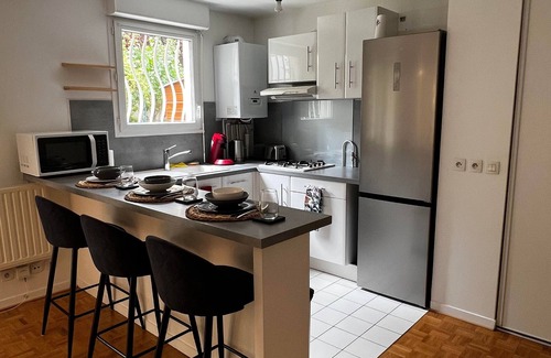 Le Bourget Apartamento | Quiet apartment with garden and parking. 15 minutes from Paris