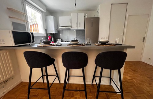 Le Bourget Apartamento | Quiet apartment with garden and parking. 15 minutes from Paris