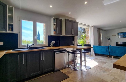 Pertuis Apartamento | Quiet apartment with swimming pool