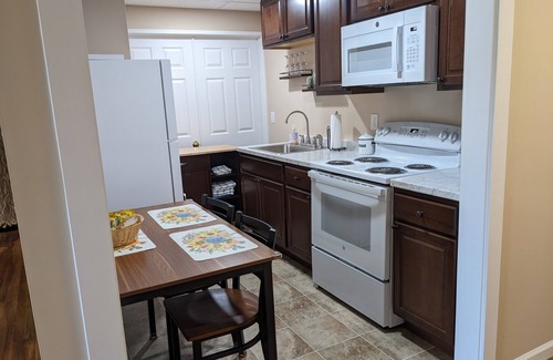Lexington Apartamento | Quiet Basement Apt near Lexington and Buena Vista