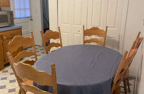 Buechel Casa | Quiet area 4bdrm 2 bath great location near stores