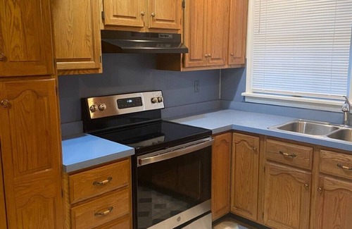 Buechel Casa | Quiet area 4bdrm 2 bath great location near stores