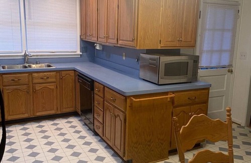 Buechel Casa | Quiet area 4bdrm 2 bath great location near stores