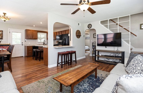 Hikes Point Casa | Quiet Area - Expressway Nearby - Families Welcome!