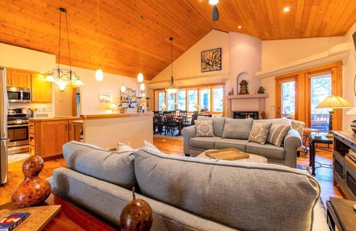 Pagosa Springs Cabina | Quiet Area, Hot Tub, Close to Lakes, Shopping and Dining