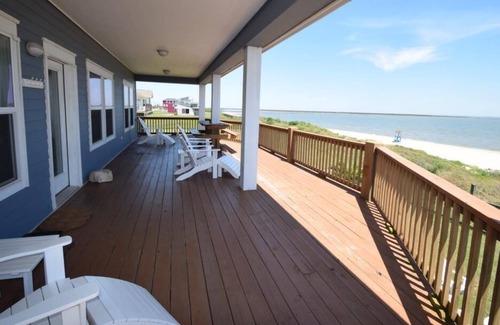 Galveston Casa | Quiet area of the beach, AMAZING VIEW & close to the ferry !