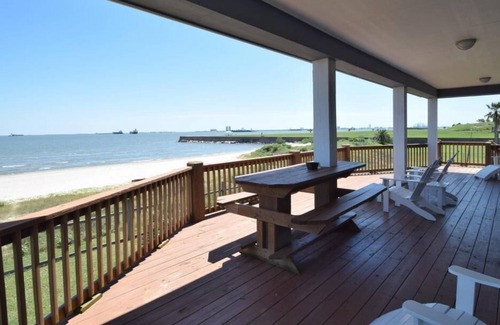 Galveston Casa | Quiet area of the beach, AMAZING VIEW & close to the ferry !