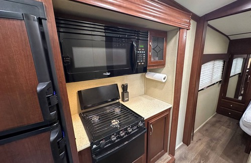 Lawndale Casa | Quiet area RV w AC outside Bloomington 3 Beds 5 acres w walking nature trails