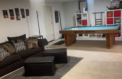 Aurora Apartamento | Quiet basement apartment in cul de sac. 1600 squ feet great for small parties