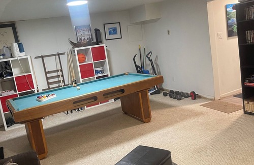 Aurora Apartamento | Quiet basement apartment in cul de sac. 1600 squ feet great for small parties
