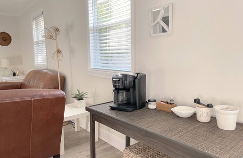 Bradenton Casa | Quiet beach cottage with SPA near Anna Maria Island and IMG, downtown