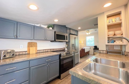 Bradenton Casa | Quiet beach cottage with SPA near Anna Maria Island and IMG, downtown
