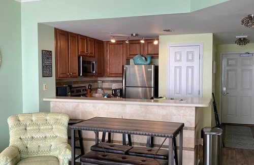Thomas Drive Condominio | Quiet, Beach Facing Master Bedroom! Spectacular Views!