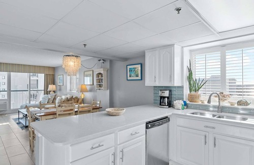 North Litchfield Beach Apartamento | Quiet Beach Oasis | Outdoor Pool. Restaurant. 2BR Suite