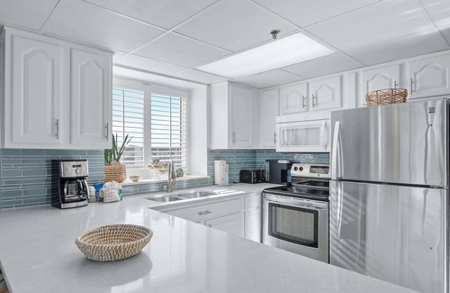 North Litchfield Beach Apartamento | Quiet Beach Oasis | Outdoor Pool. Restaurant. 2BR Suite