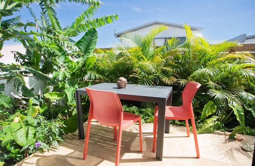 Grand Bois Apartamento | Quiet Bungalow - Swimming Pool, Air Conditioning, Close to Sea and CHU