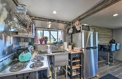 Alpine Northeast Cabina | Quiet Cabin ~ 1 Mi to Snake River Fly Fishing