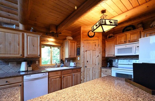 Island Park Cabina | Quiet Cabin in the Woods, Near Yellowstone, Sleeps 12.