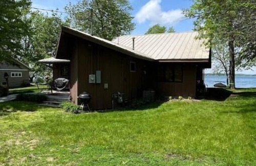 Glenwood Cabina | Quiet cabin on Lake Minnewaska - perfect for a family escape.