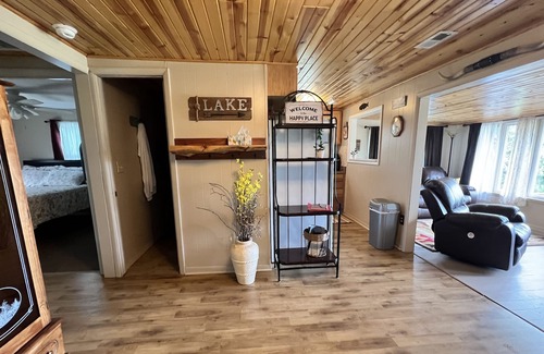 Neal Cabina | Quiet Cabin on Toronto Lake