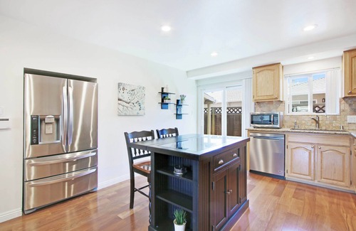Cambrian Community Casa | Quiet Cambrian 2BR: Kitchen, Washer+Dryer, Parking, AC near Good Sam Hospital