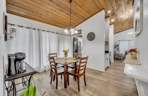 North Arlington Casa | Quiet Casa Felice, fully furnished, utilities paid , located in N. Arlington