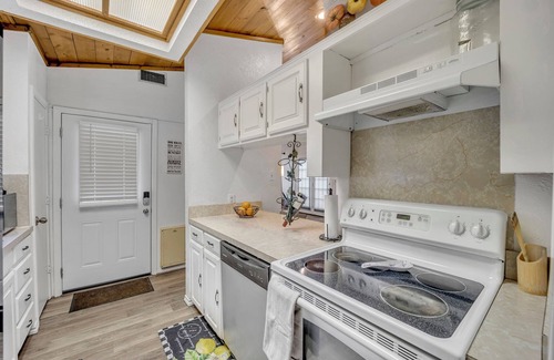North Arlington Casa | Quiet Casa Felice, fully furnished, utilities paid , located in N. Arlington