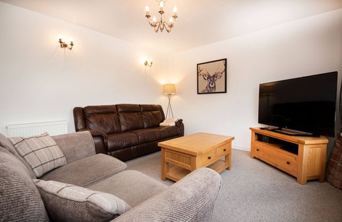 Conon Bridge Casa | Quiet central Highland location, Inverness 15 minutes drive, NC500 within a few minutes.