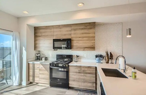 Berkley Casa | Quiet centrally located Denver hub w/ free parking