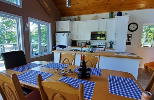 Cayamant Chalet De Esquí | Quiet chalet on a beautiful lake. Available all 4 seasons.