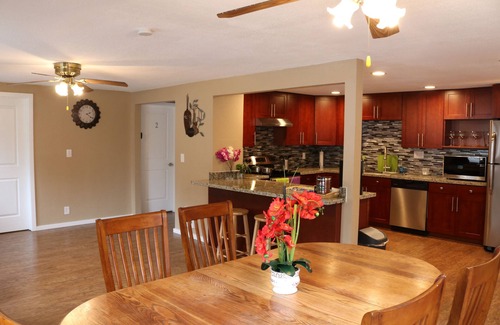 Haller Lake Casa | Quiet Clean and Comfortable Room